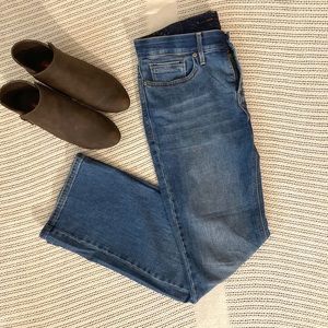 Levi’s Perfect Waist 525 Bootcut Jeans. Size 6
